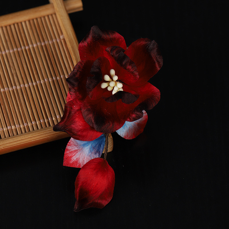 Selyem virág hajfésű, kézműves, ősi stílus (Anyag: Selyem; Forma: Virág; Feldolgozás: Kézzel készített; Stílus: Ősi)