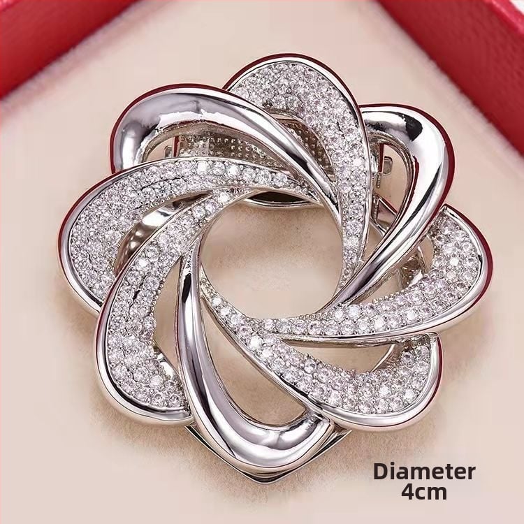 Ženski windbreaker kaput s čvrstom kopčom na pojasu i svilenu maramu; materijal: legura; proljeće 2025; brend Unique