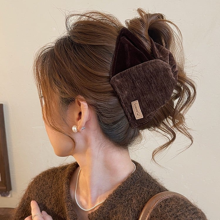 Velúrból készült háromszög alakú hajcsat nőknek, kézzel készített, retro Maillard stílusú, hátulsó fejre illő clip