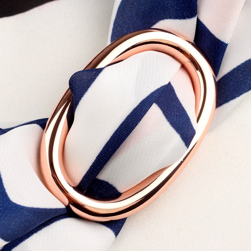 Nagy arany színű ovális fém sálkapocs – uniszex, divatos stílus; Anyag: ötvözet; Kezelés: elektroplatírozás; Márka: Qingwang; Szezon: 2024 téli