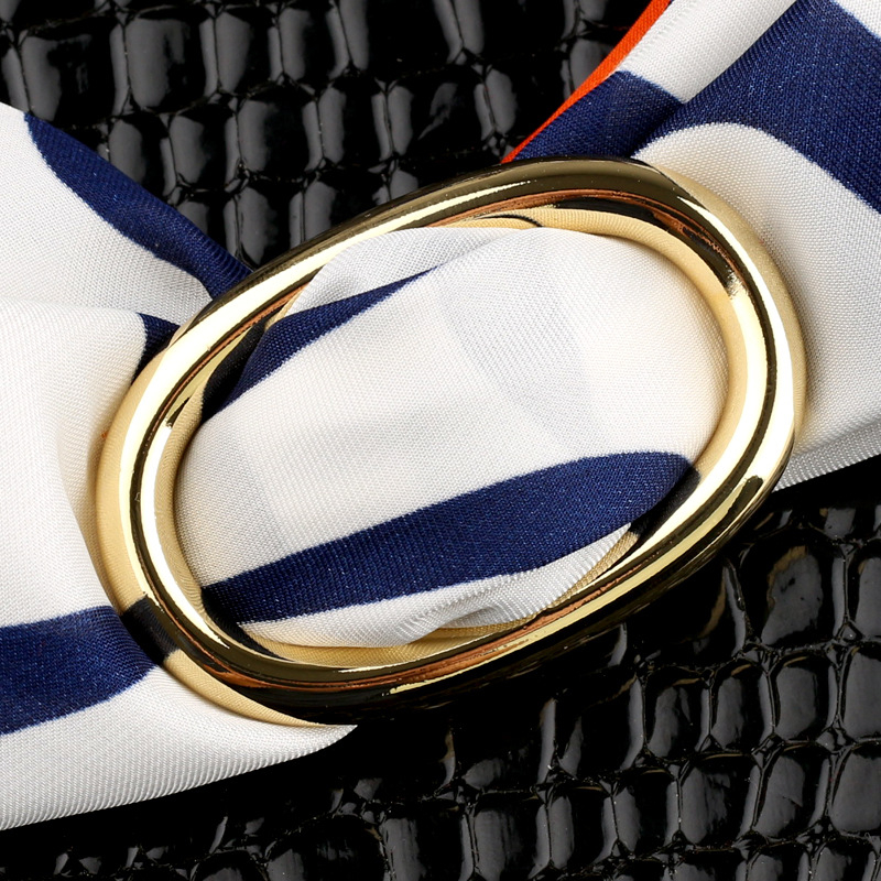 Nagy arany színű ovális fém sálkapocs – uniszex, divatos stílus; Anyag: ötvözet; Kezelés: elektroplatírozás; Márka: Qingwang; Szezon: 2024 téli