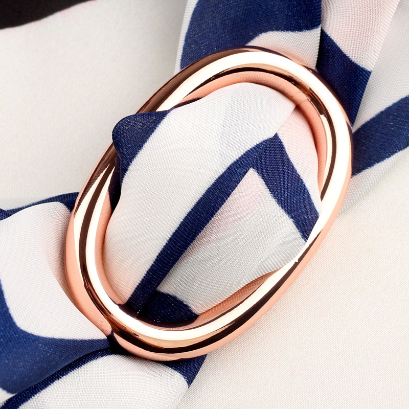 Nagy arany színű ovális fém sálkapocs – uniszex, divatos stílus; Anyag: ötvözet; Kezelés: elektroplatírozás; Márka: Qingwang; Szezon: 2024 téli