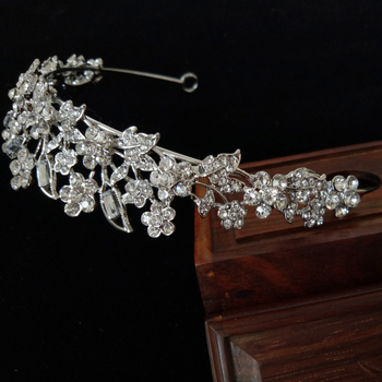 Vjenčana tiara za glavu, cvjetni dizajn, legura, dijamantno obradivanje, rhinestone kristali (Materijal: Legura; Stil: Ženski; Oblikovanje: Cvjetno; Obrada: Dijamant; Tip kristala: Rhinestone)