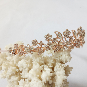 Vjenčana tiara za glavu, cvjetni dizajn, legura, dijamantno obradivanje, rhinestone kristali (Materijal: Legura; Stil: Ženski; Oblikovanje: Cvjetno; Obrada: Dijamant; Tip kristala: Rhinestone)