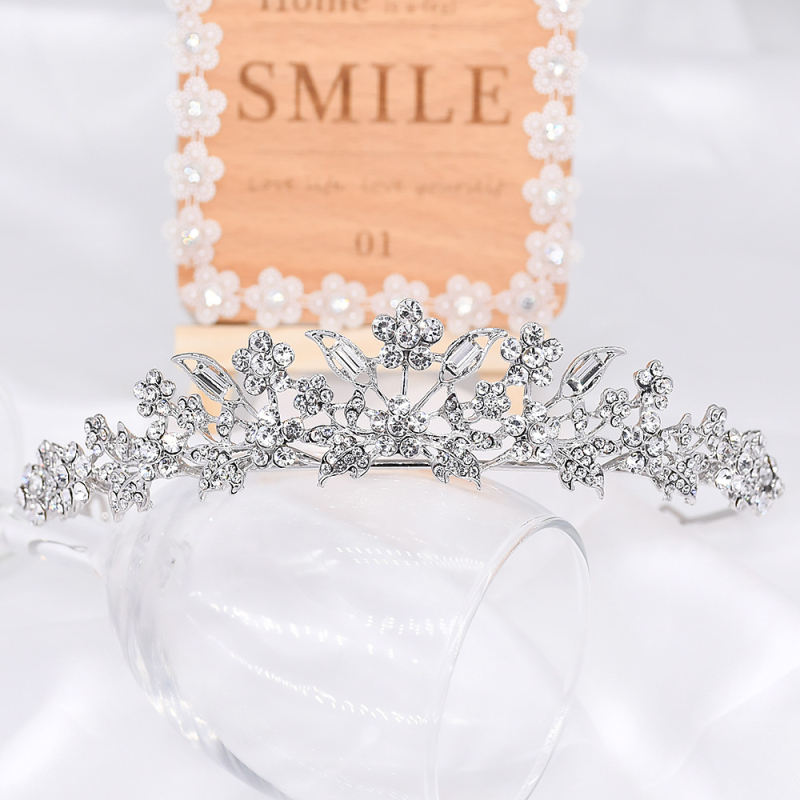 Vjenčana tiara za glavu, cvjetni dizajn, legura, dijamantno obradivanje, rhinestone kristali (Materijal: Legura; Stil: Ženski; Oblikovanje: Cvjetno; Obrada: Dijamant; Tip kristala: Rhinestone)