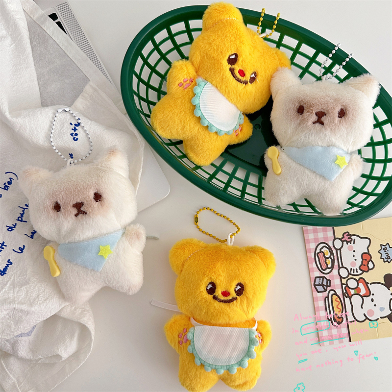 Plush medvjed i mačić privjesak — crtani mini privjesak za torbu, poluručna izrada, jesen 2024, uzorak: križ/kruna/romani brojevi