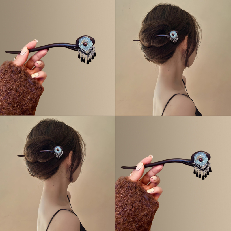 Plaukų segtukas iš ebono medienos su gėlių motyvu ir kutais, senovinės Kinijos Hanfu stilius (Medžiaga: Ebono mediena; Stilius: Senoji Kinija; Ypatybės: Gėlių motyvas, kutai; Išleidimas: Žiema 2025)