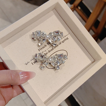 Kosa s kristalima i perlama, ženski lagani luksuzni dizajn, dijamantna obrada