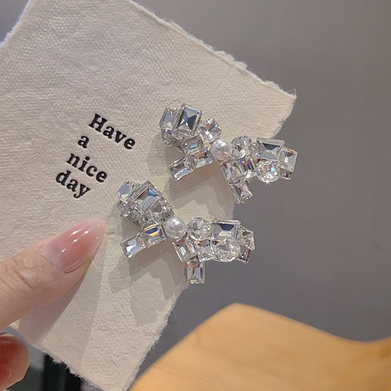 Kosa s kristalima i perlama, ženski lagani luksuzni dizajn, dijamantna obrada