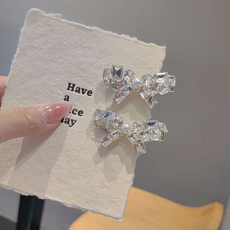 Kosa s kristalima i perlama, ženski lagani luksuzni dizajn, dijamantna obrada