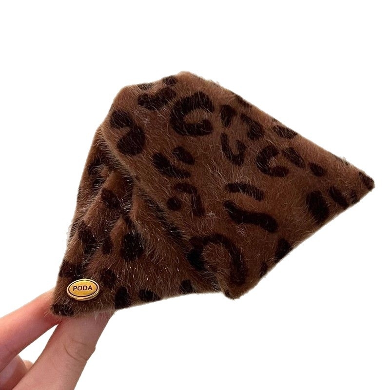 Škripec za kosu s leopardim uzorkom i flokiranim materijalom, retro Hong Kong stil, klipsa tip ajkula, ručna izrada, zima 2025
