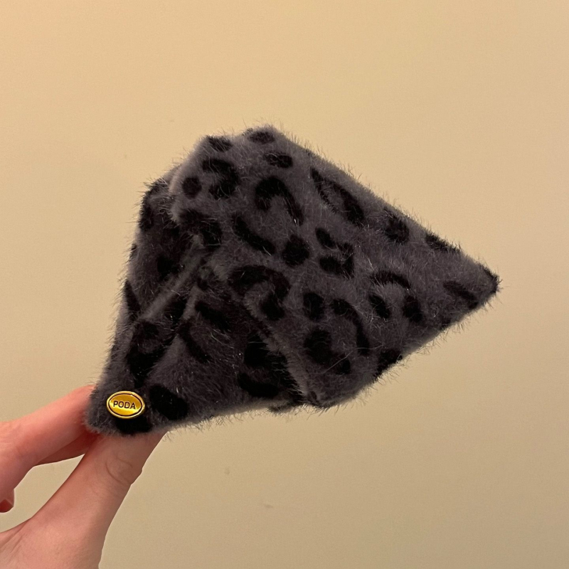 Škripec za kosu s leopardim uzorkom i flokiranim materijalom, retro Hong Kong stil, klipsa tip ajkula, ručna izrada, zima 2025