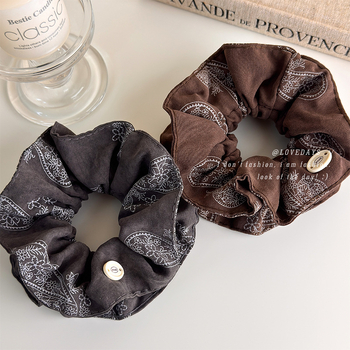 Plaukų surišimo gumytė su dvigubu audinio sluoksniu, korėjėčių stiliaus, žema uodega (Medžiaga: audinys; Apdorojimo technologija: mezgimas; Kilmė: Yiwu; Stilius: korėjietiškas; Metai/Sezonas: 2025 ruduo)