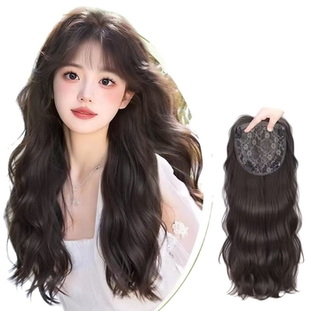 Ženska vlasna dopuna – nevidljiva i bez šava, volumen na vrhu, pokriva sijedu kosu, duga kovrčava perika s fringe; ručno tkana, kosa od proteina svile, može se bojati i permirati