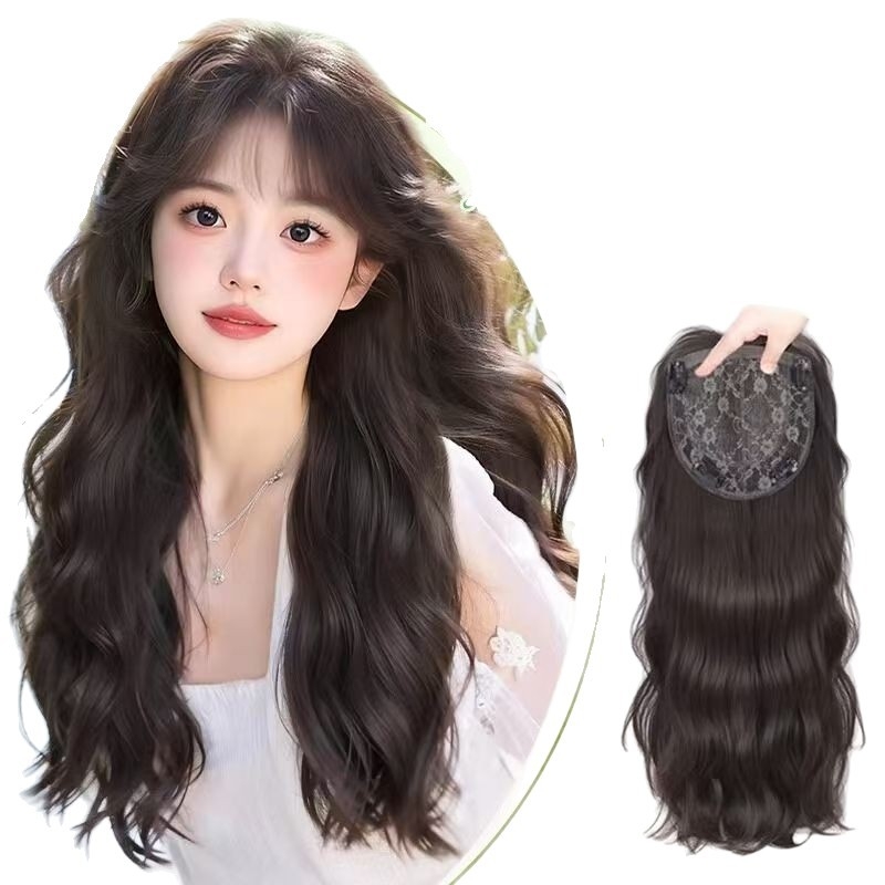 Ženska vlasna dopuna – nevidljiva i bez šava, volumen na vrhu, pokriva sijedu kosu, duga kovrčava perika s fringe; ručno tkana, kosa od proteina svile, može se bojati i permirati