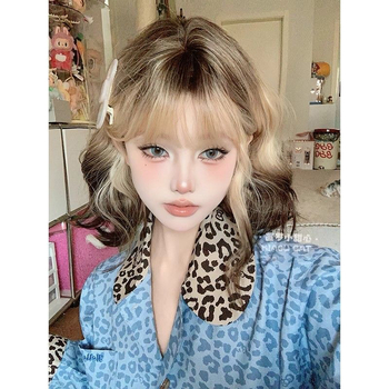 Trumpa garbanota peruka su kirpčiukais, aukštos temperatūros pluoštas, mechanizmo apdorojimas, pilnas galvos danga