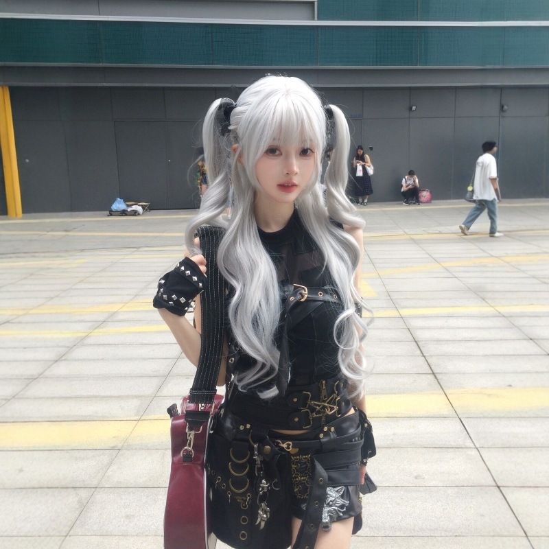 Дълга сребристо-бяла къдрава перука със челка, корейски стил, термоустойчива синтетична нишка; челката може да бъде права или наклонена, подходяща за косплей