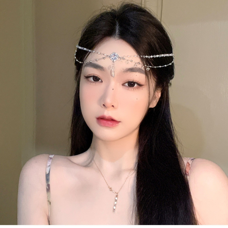 Egzotični dodatak za kosu za tradicionalni svadbeni izgled — zlitina, stil princeze, ugravirani kristalni privjesak na čelo, neovisno pakiran, ovlaštena privatna marka