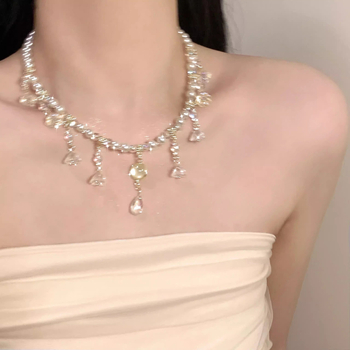 Boemski ukras za čelo s perljanim lancem, elegantan stil s visećim detaljem iznad obrva, ručna izrada, pakirano odvojeno