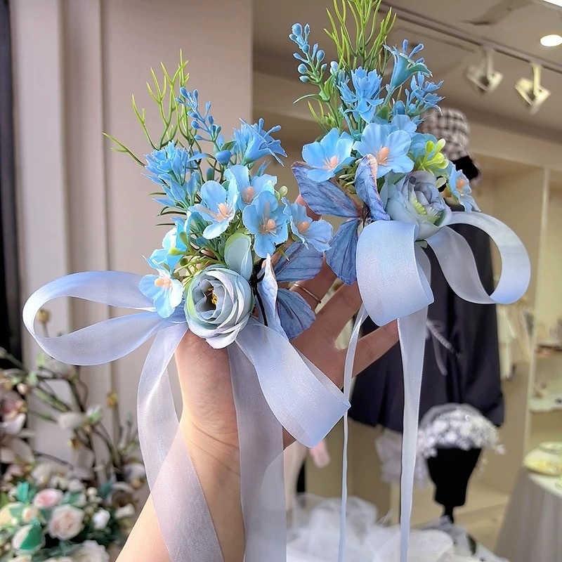Erdei-stílusú esküvői hajcsat virágokkal és szalaggal - menyasszonyi hajékszer, tavasz 2025, kevert anyagok