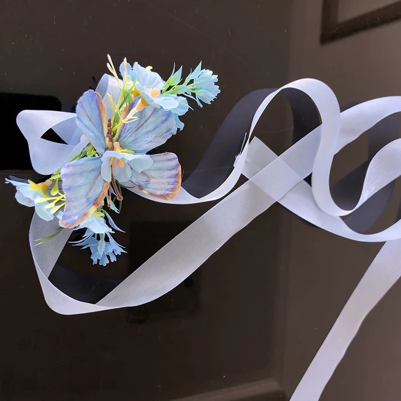 Erdei-stílusú esküvői hajcsat virágokkal és szalaggal - menyasszonyi hajékszer, tavasz 2025, kevert anyagok