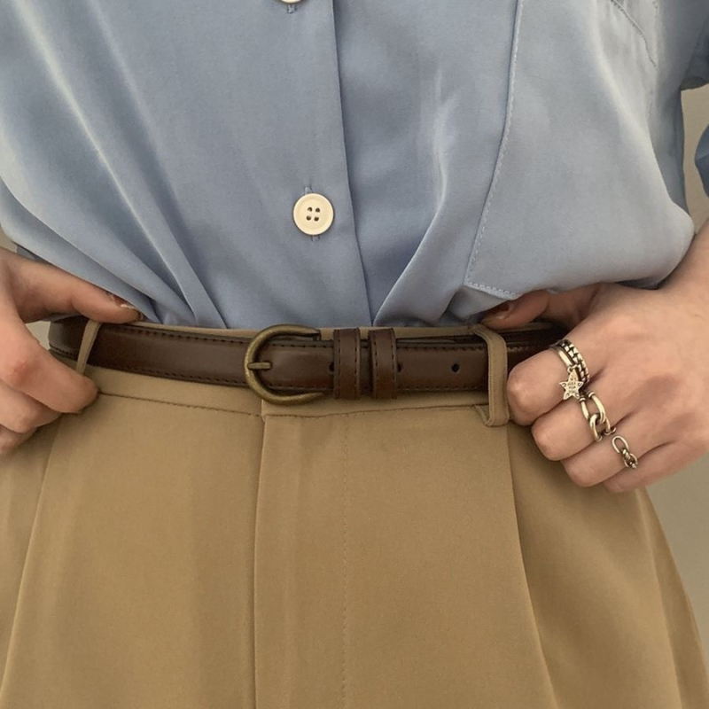 Női vékony PU bőr öv — 2–4 cm szélesség, ötvözet csat, záródás tűvel, farmerhez, ruhákhoz és kosztümökhöz, sokoldalú lezser stílus (2025 tavasz)