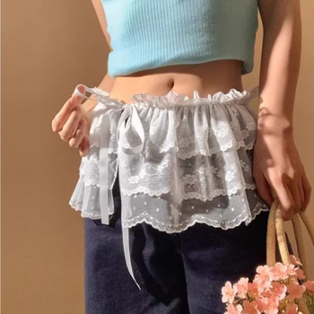 Proljetno-ljetni balet stil: slojevita tutu suknja s čipkom i vezanjem, casual denim izgled