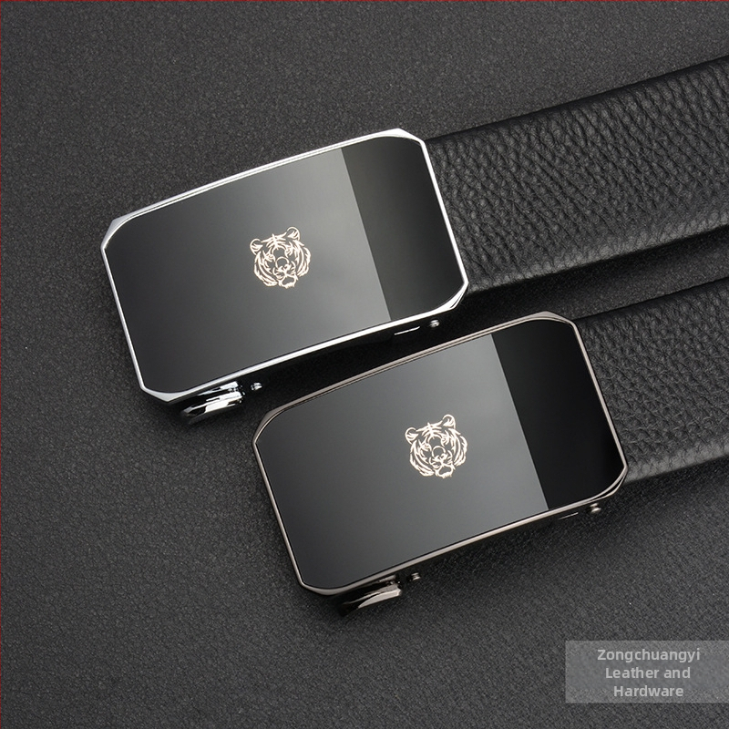 Мъжки кожен колан с автоматична закопчалка (Материал: естествена кожа; Пряжка: сплав; Тип пряжки: автоматична; Технология на материала: цинкова сплав, телешка кожа; Дизайн: персонализиране на подарък)