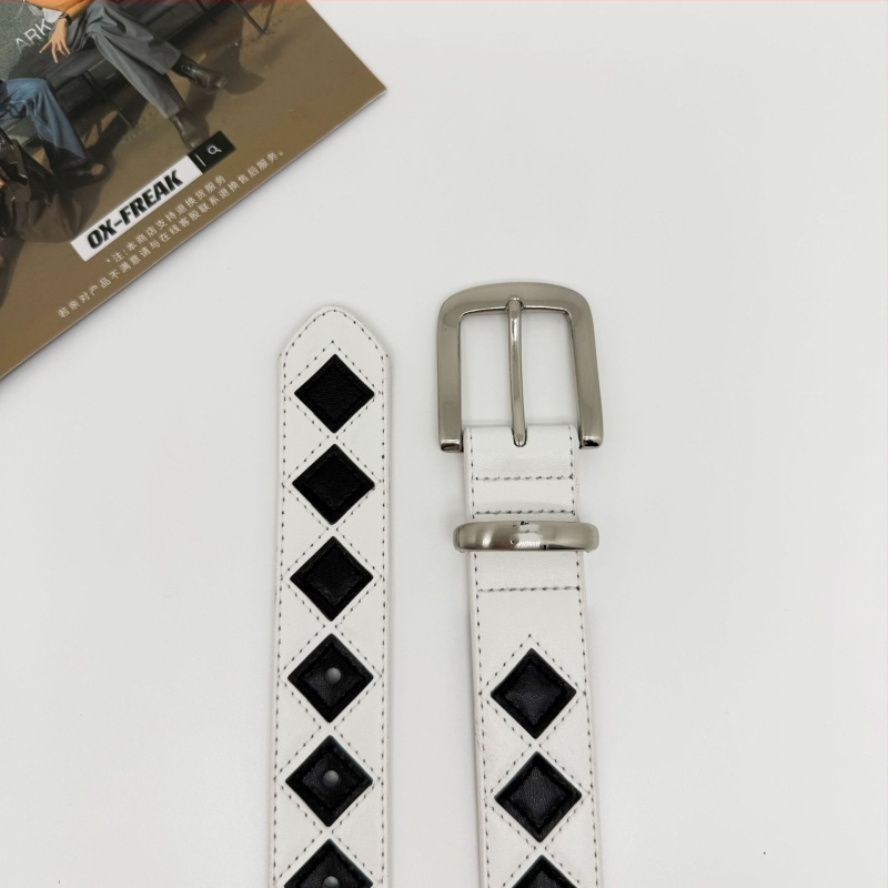 Kožený opasok, unisex, čierno-biely šachovnicový vzor, pravá koža; šírka 3,4 cm; pracka zliatiny s kolíkom