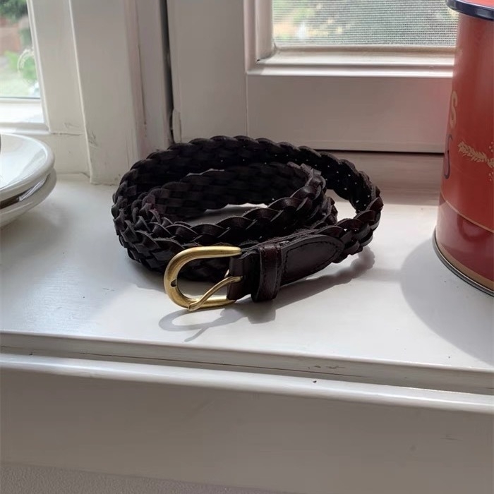 Kötött bőrszíj (Anyag: Valódi bőr; Első réteg marhabőr; Fém csat; Tűcsattal záródó; Stílus: személyes tendencia)