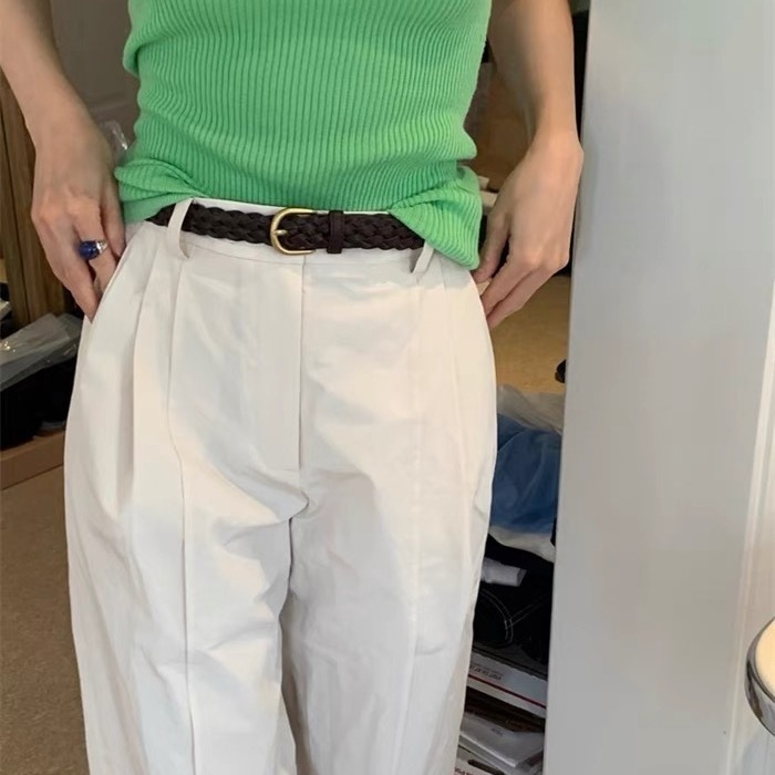 Kötött bőrszíj (Anyag: Valódi bőr; Első réteg marhabőr; Fém csat; Tűcsattal záródó; Stílus: személyes tendencia)