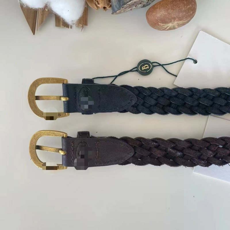 Kötött bőrszíj (Anyag: Valódi bőr; Első réteg marhabőr; Fém csat; Tűcsattal záródó; Stílus: személyes tendencia)