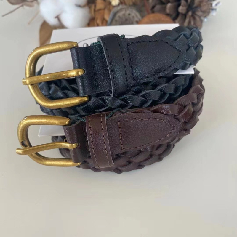 Kötött bőrszíj (Anyag: Valódi bőr; Első réteg marhabőr; Fém csat; Tűcsattal záródó; Stílus: személyes tendencia)