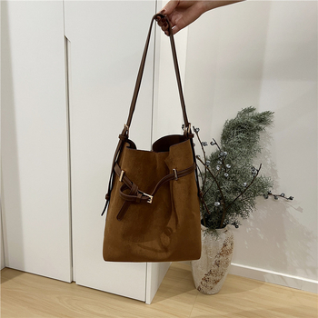 Geantă bucket din piele moale, capacitate mare, încap laptop de 8 inch, căptușeală PU, lansare toamna 2025