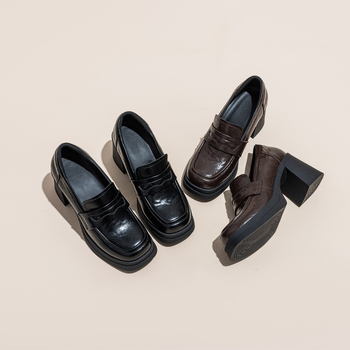 Női bőr magas sarkú loafers munkahelyre, négyzetes orrú, felsőrész két réteg marhahúrból, talp TPR injektált