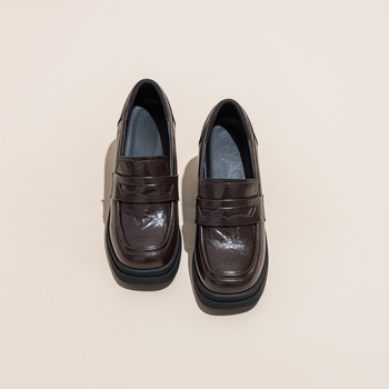 Női bőr magas sarkú loafers munkahelyre, négyzetes orrú, felsőrész két réteg marhahúrból, talp TPR injektált