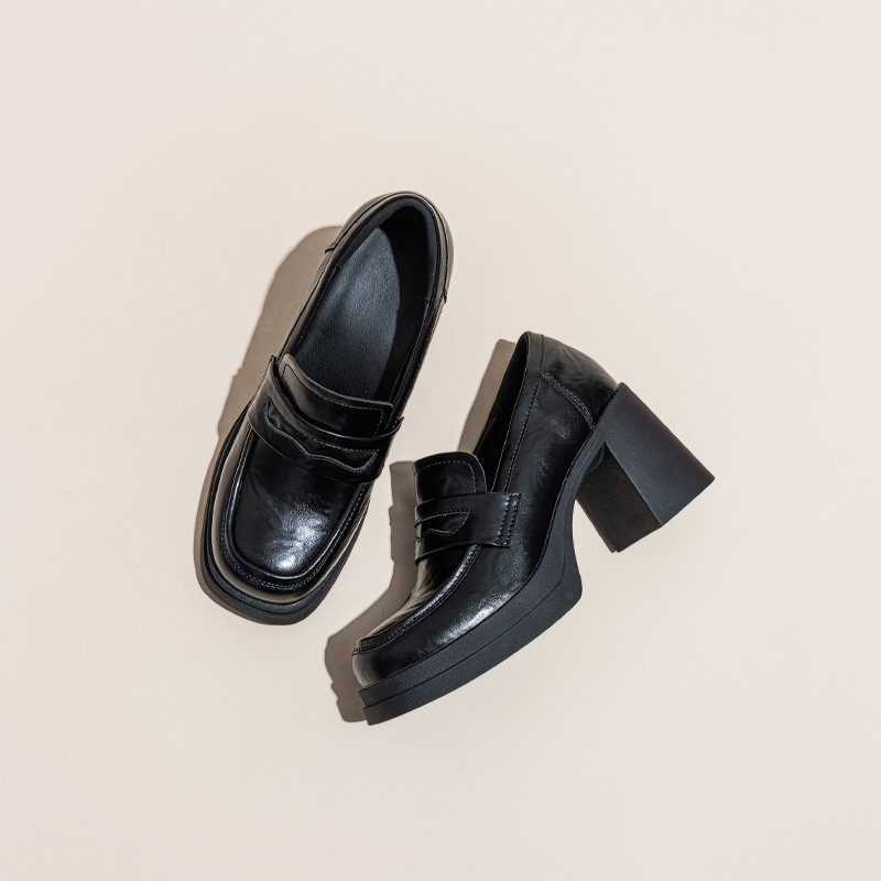Női bőr magas sarkú loafers munkahelyre, négyzetes orrú, felsőrész két réteg marhahúrból, talp TPR injektált