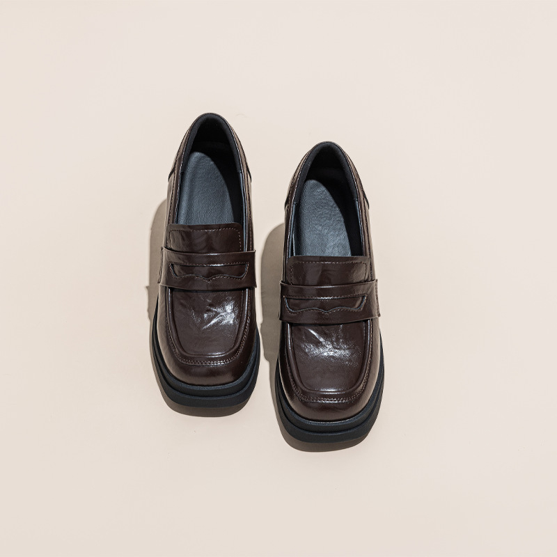 Női bőr magas sarkú loafers munkahelyre, négyzetes orrú, felsőrész két réteg marhahúrból, talp TPR injektált