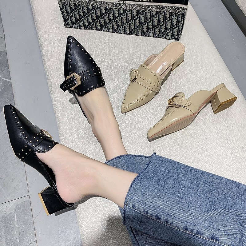 Moteriški sandalai su ašiu pirštu, kniedėmis užsegimas, storas kulnas, PU viršus, PU vidus, gumos padas