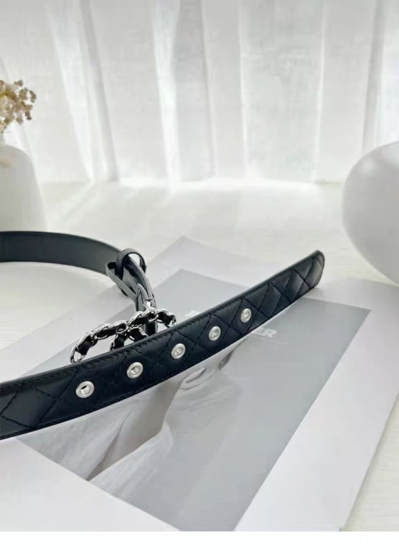 Remen za traperice od kože prvog sloja, širina 3.0 cm, bakrena kopča, kopčanje kukom, starinski tkan cvjetni uzorak i lančana šara, sladak svjež stil (ljeto 2025, Guangzhou)