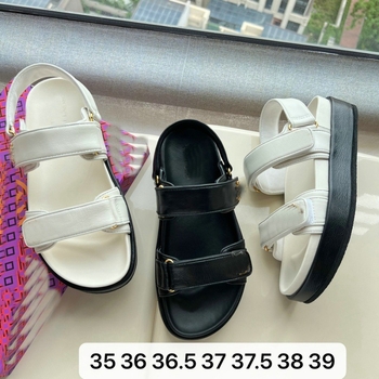 Ρωμαϊκά σανδάλια με στρογγυλό δάχτυλο, επάνω μέρος από γούνα προβάτου, επένδυση από δέρμα αρνιού, κλείσιμο Velcro, σόλα από καουτσούκ