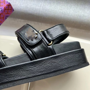 Ρωμαϊκά σανδάλια με στρογγυλό δάχτυλο, επάνω μέρος από γούνα προβάτου, επένδυση από δέρμα αρνιού, κλείσιμο Velcro, σόλα από καουτσούκ