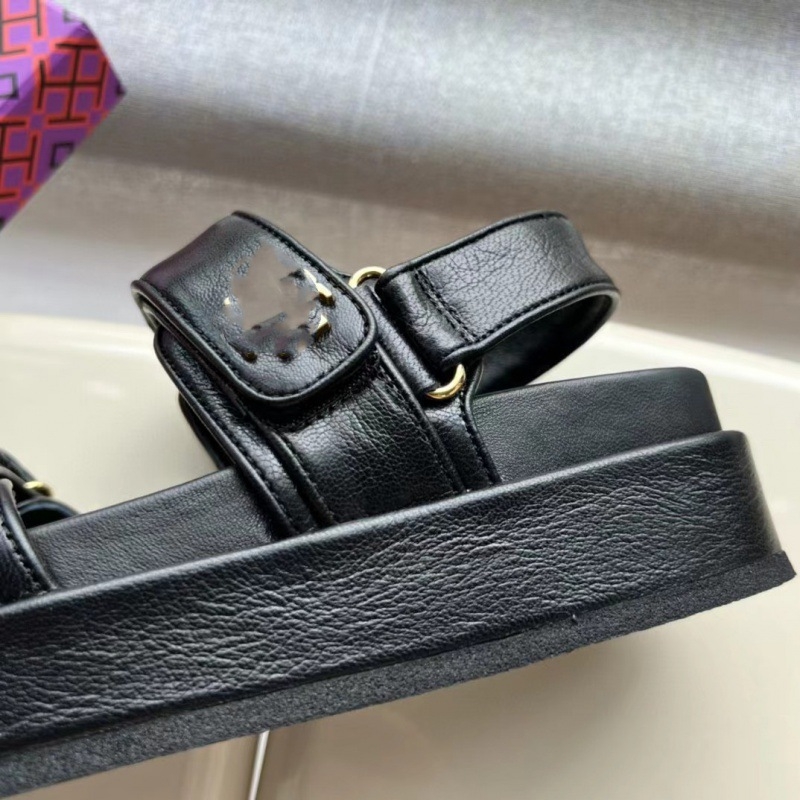 Ρωμαϊκά σανδάλια με στρογγυλό δάχτυλο, επάνω μέρος από γούνα προβάτου, επένδυση από δέρμα αρνιού, κλείσιμο Velcro, σόλα από καουτσούκ