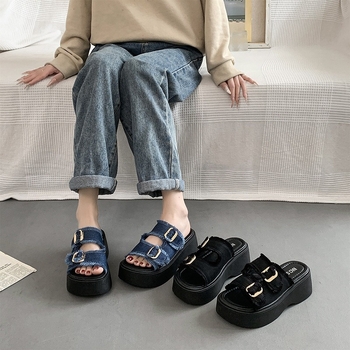 Șlapi denim cu platformă, curea simplă – vârf rotund, talpă din cauciuc, brand Jianbu, lansare în primăvara 2025