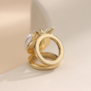 Bakrena kopča za svileni šal — minimalistički ženski stil, ugradnja cirkonija, elektroplatinirano, jesen 2024