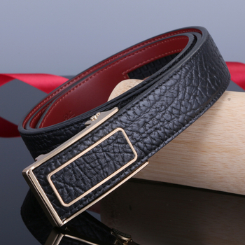 Пояс от първи слой телешка кожа с автоматична катарама, бизнес-кэжуал стил, боядисване и релеф