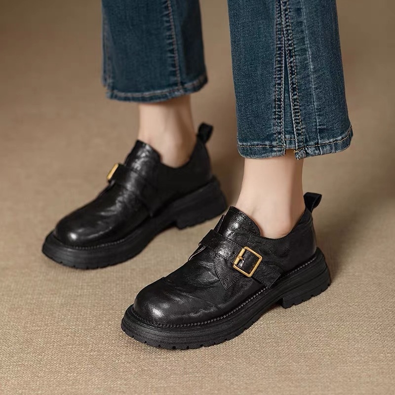 Moteriški loaferiai su apvaliu nosimi, gėlių brogo įkirpimai, dvigubi dirželiai su sagtimis, PU viršus, guminė padas