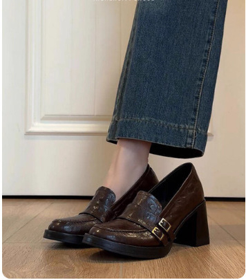 Odiniai loafers, britų stiliaus, viršus iš karvės odos, storas kulnas 6–8 cm, gilus įėjimas