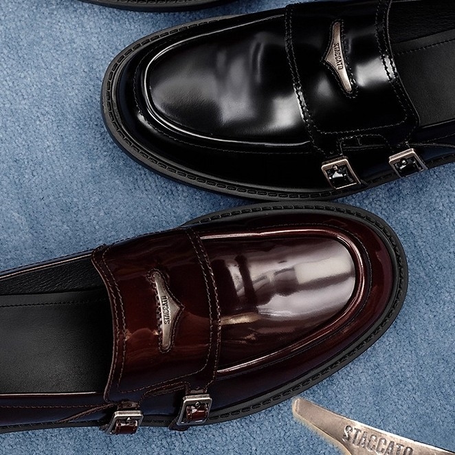 Moterų mokasinai - Viršutinė dalis: karvės oda; Apvalus pirštas; Žemas kulnas; Anga vidutinio gylio (7–11 cm)