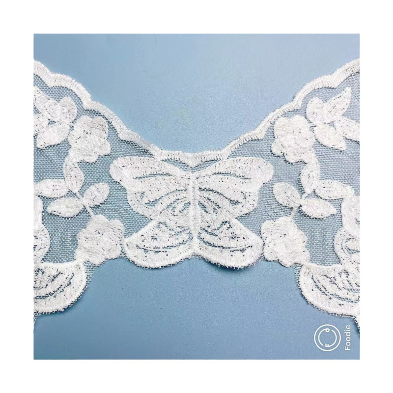 Trodijelni set pidžama od pamuk-saten materijala s izvezenim čipkastim ovratnikom i mrežastim detaljem